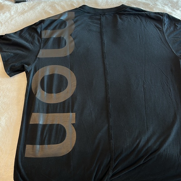 Lululemon oversize T-shirt, size 6 great condition in black - Picture 4 of 5